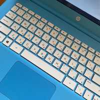 Лаптоп hp в син цвят