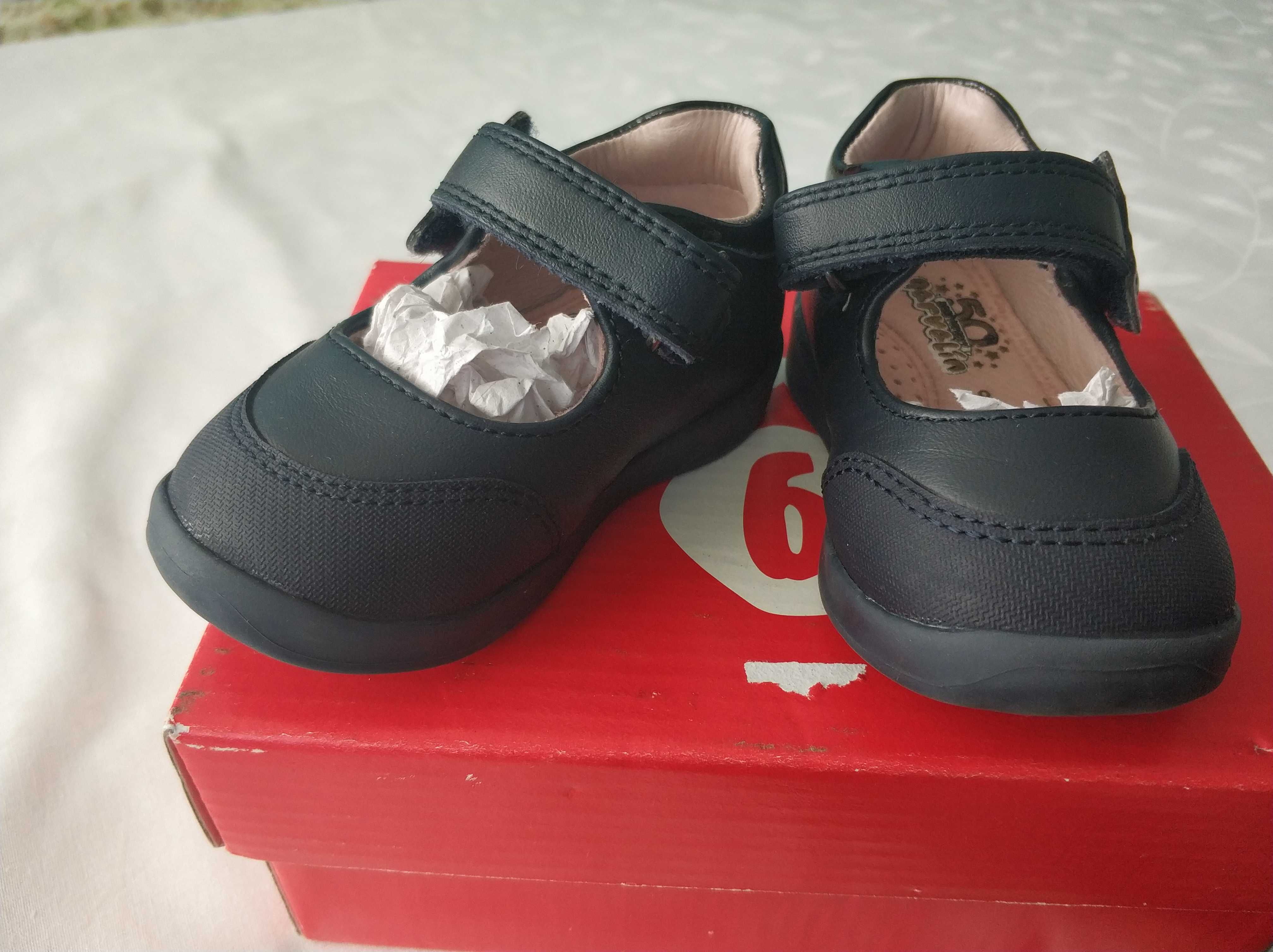 Бебешки обувки (сандали) за момиче, 18номер, Garvalin