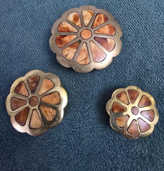 Set 3 cutiuțe vintage din alamă cu inserții de os – model oriental