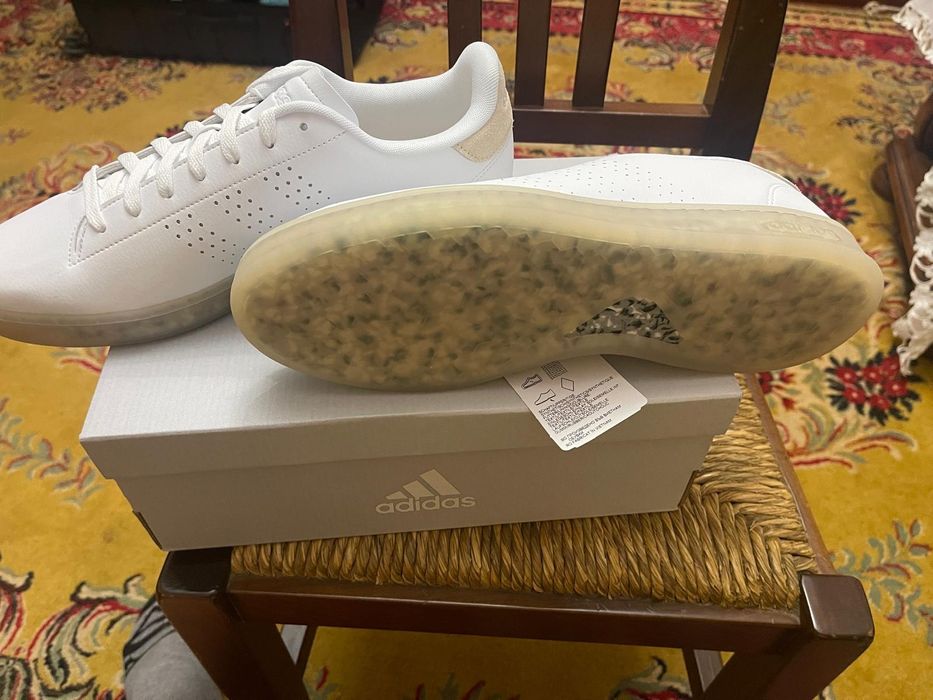 vand adidasi din  piele
