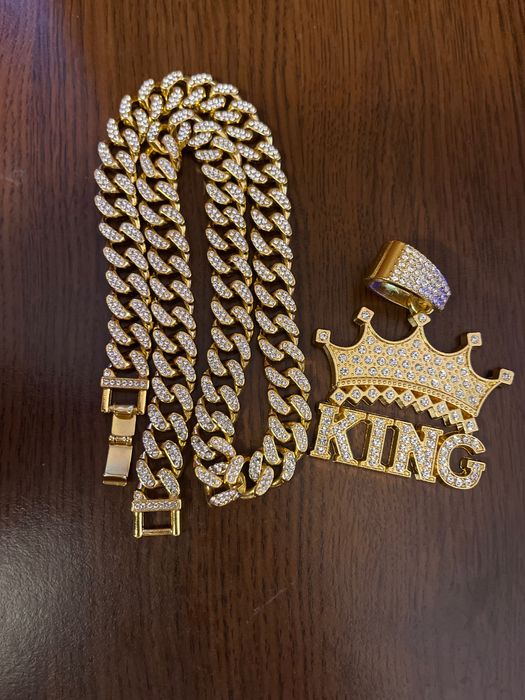Vând lanț CARE IMITĂ AURUL king, realist