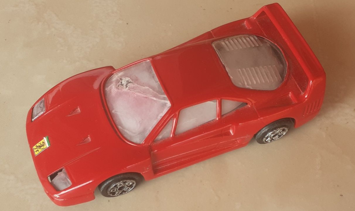 Продавам Ferrari F40, мащаб 1/43