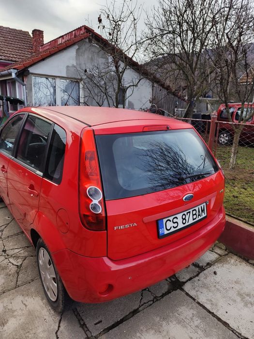 Vând Ford Fiesta