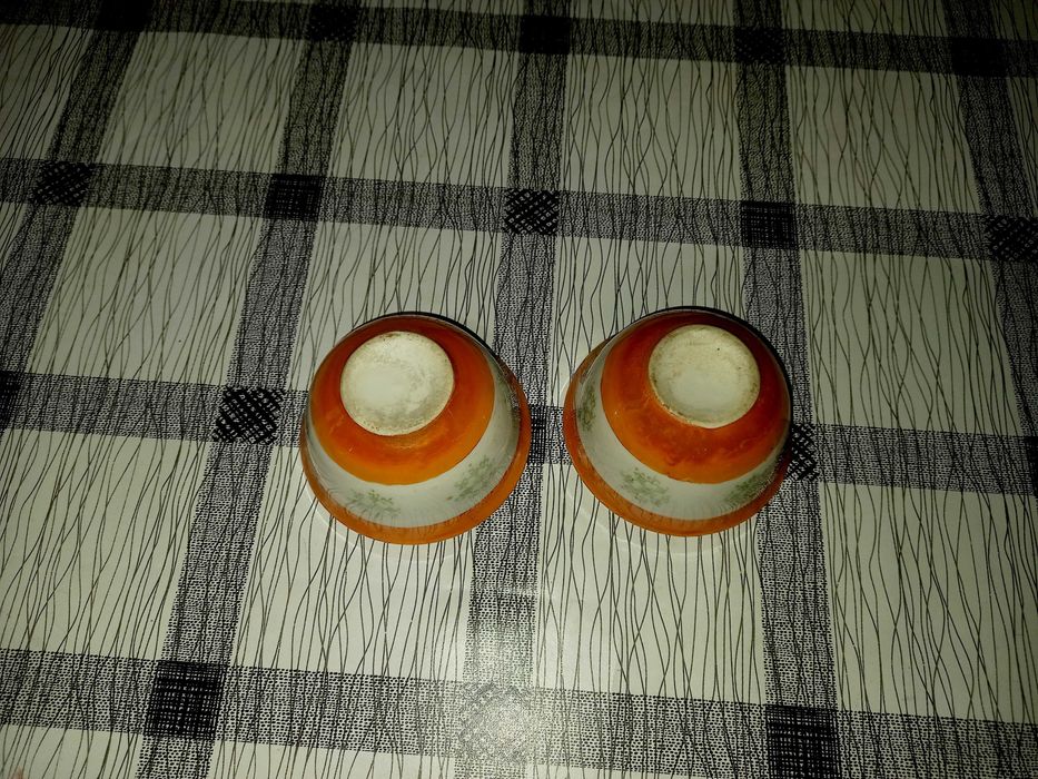 Оранжеви чаши филджани