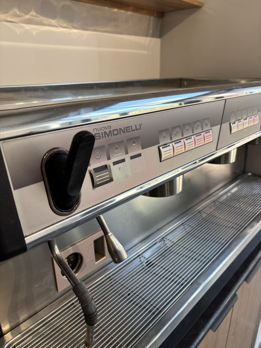 Профессиональная кофемашина Simonelli Nuova