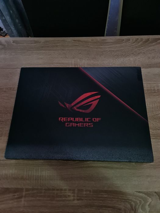 Laptop Gaming ASUS ROG Strix • i7-8750H • GTX 1050 Ti • 16GB RAM