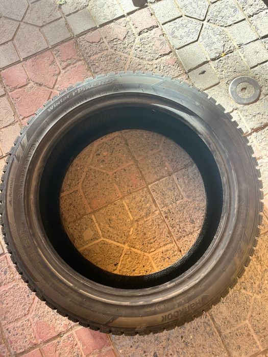 Продается покрышки зимние Hankook