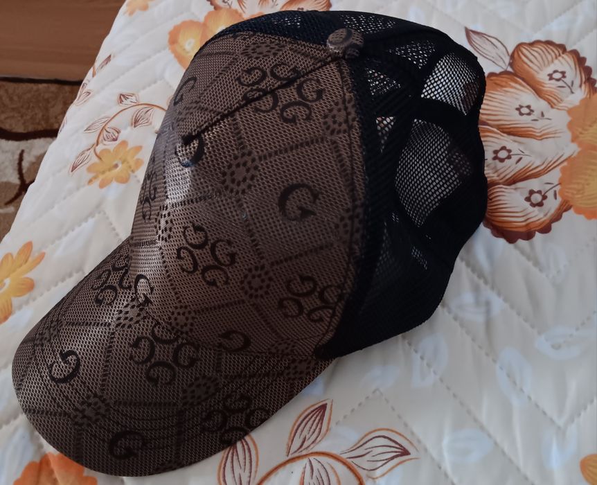2бр. !НОВИ! Шапки с козирка
