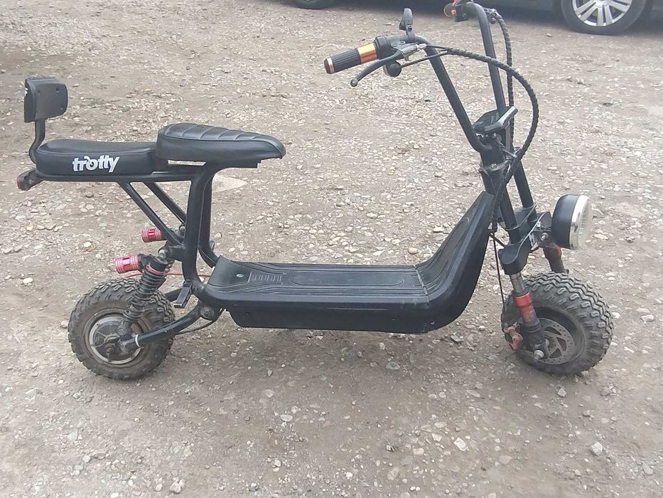 Vând mini scuter electric trotty