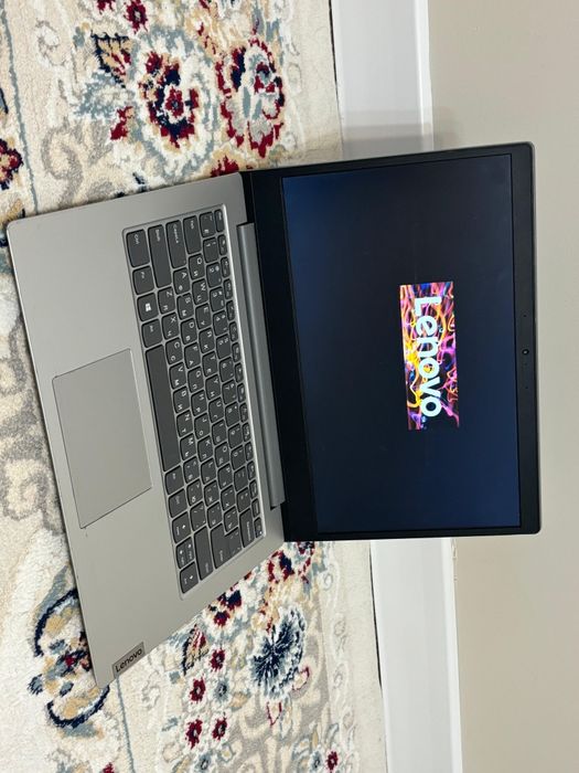Ноутбук Lenovo в хорошом состояний