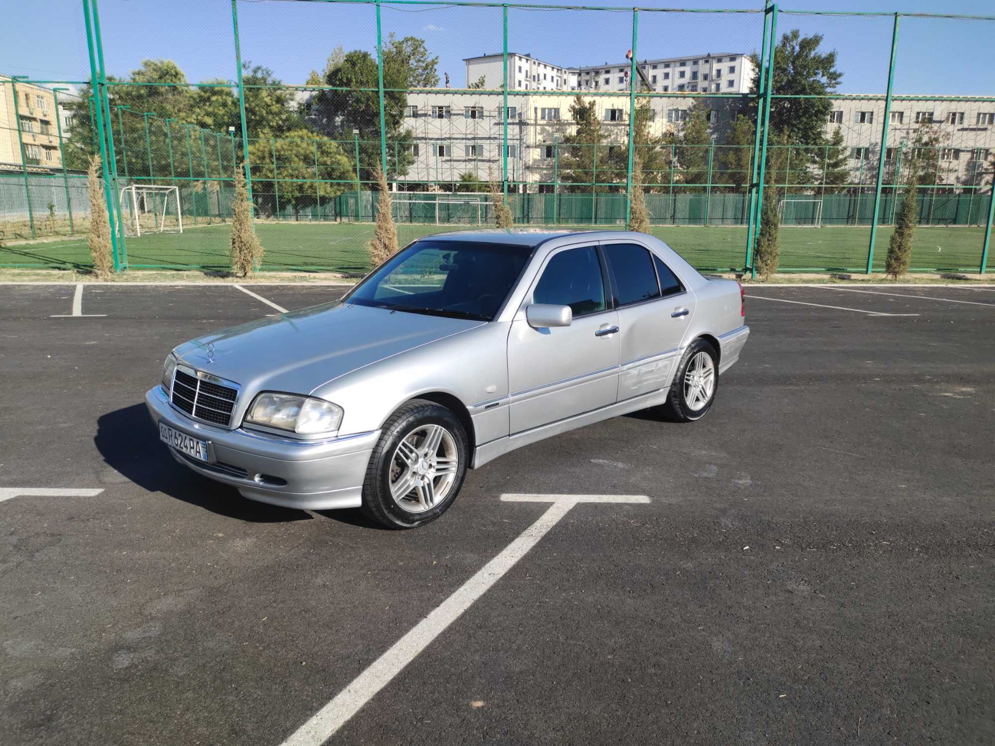 Продается автомобиль Mercedes Benz w202 C200 Kompressor