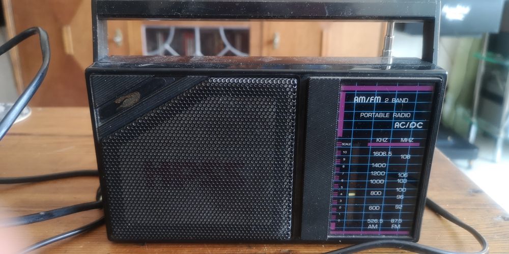 HPSS AM/FM Радио 
Работещо 2 лентово преносимо радио.
Хонк