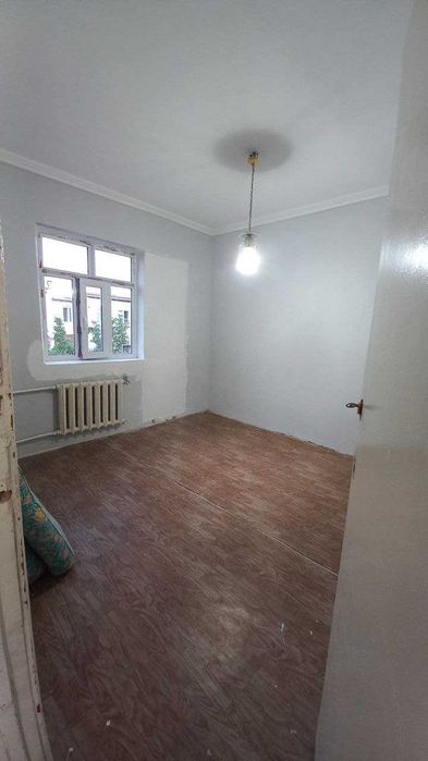 Продаётся 2/4/4 на Юнусабаде 18, общая площадь 57м2, балкон 2*6м