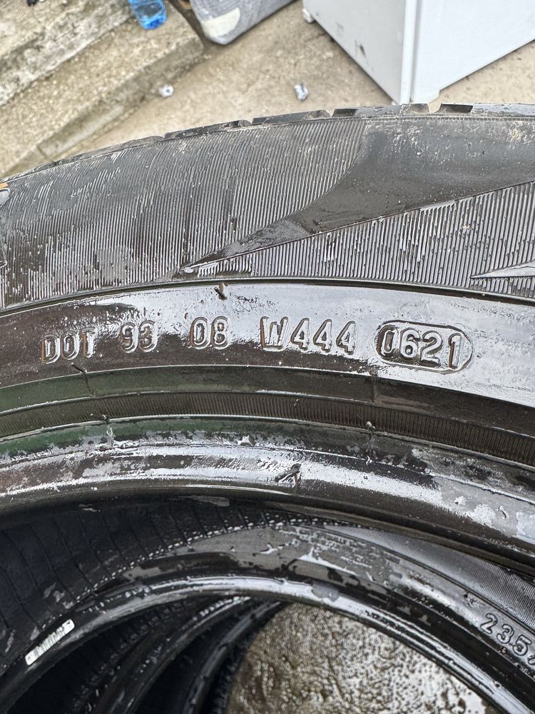Всесезонни pirelli гуми 235/55r19