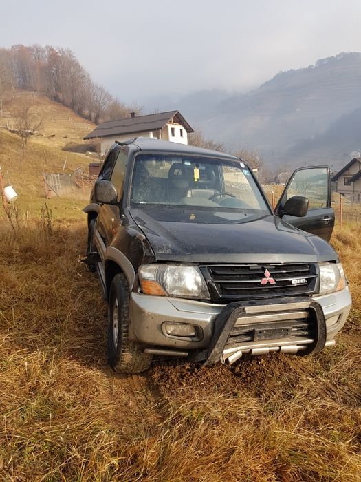 Dezmembrez mitsubishi pajero mk3 motor 3.2 cutie automat super select.