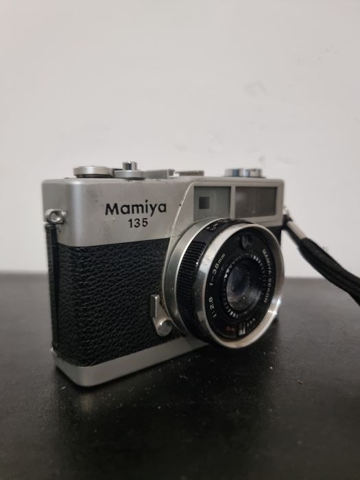 Mamiya 135 EE cameră foto compactă cu telemetru, pe film de 35mm