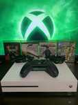 Xbox One S 1TB с 16 игри и RGB контролер