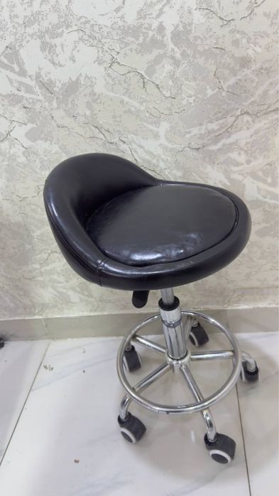 стульчик для салона на гелевых колесах