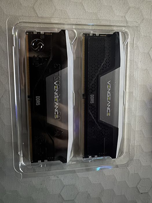 Memorie Corsair VENGEANCE®, 32GB DDR5, 5200MHz CL40, Dual Channel Kit