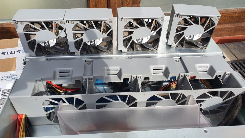 Server Synology RS3617xs+ Xeon 12x2.2Ghz 32GB DDR4 2x10GBps RJ45