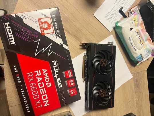 продавам видео карта AMD RX 6600XT 8GB