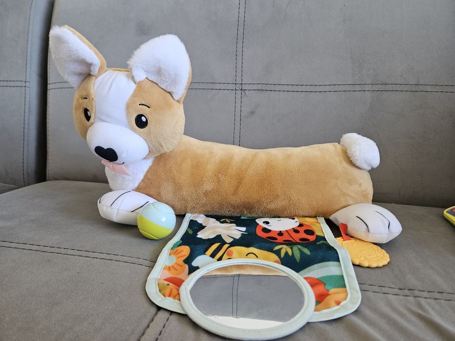 Възглавничка куче за игра по корем Fisher Price