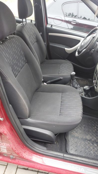 Dacia Logan black line