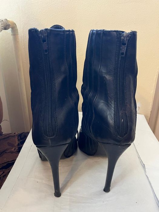 Ghete cu toc pana la glezna negre Essenza