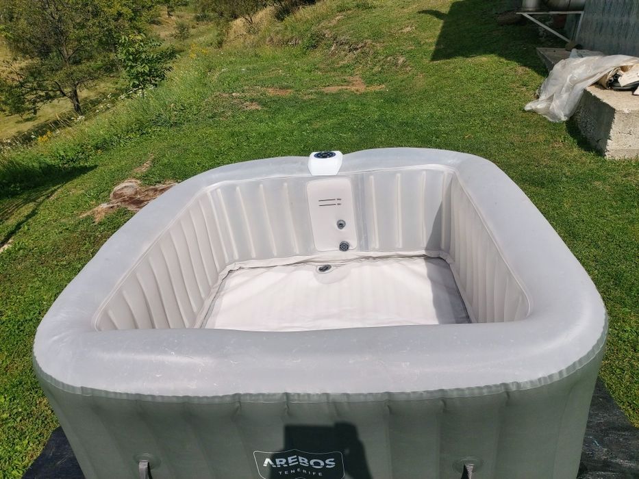 Piscină jacuzzii cu pompă pt încălzirea apei