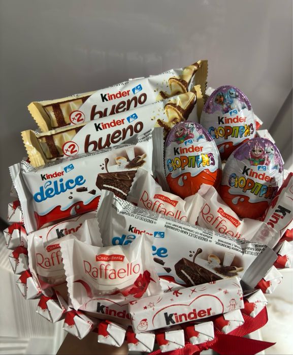 Подарочные боксы и клубника в шоколаде