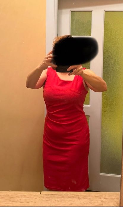 Червена рокля за парти