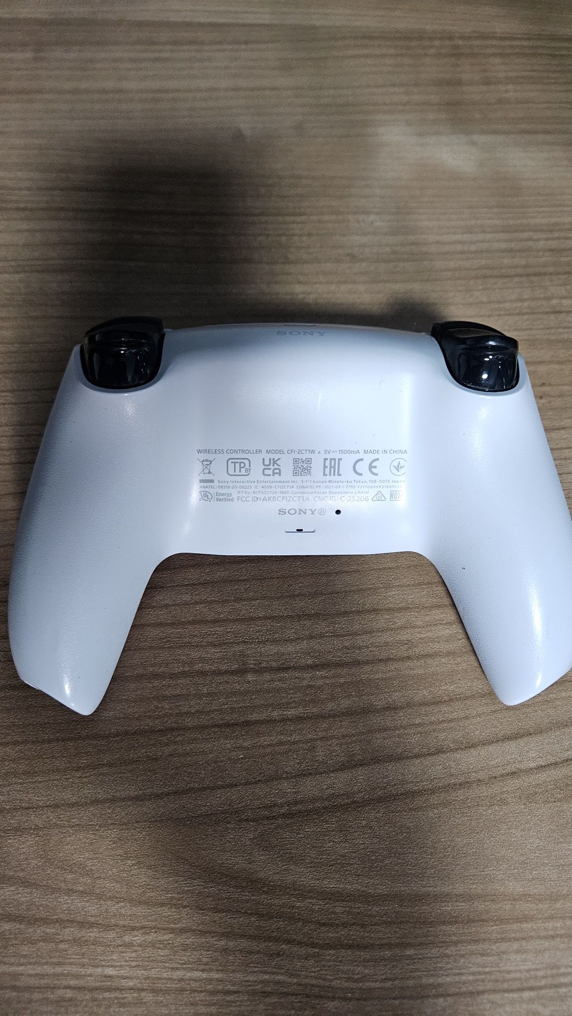 PS4 PRO 1 TB с 3 контролера
