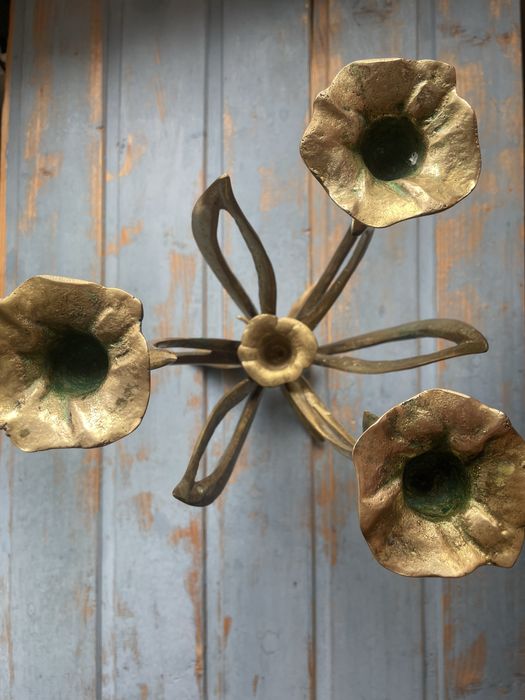 Sfesnic Art Nouveau alama