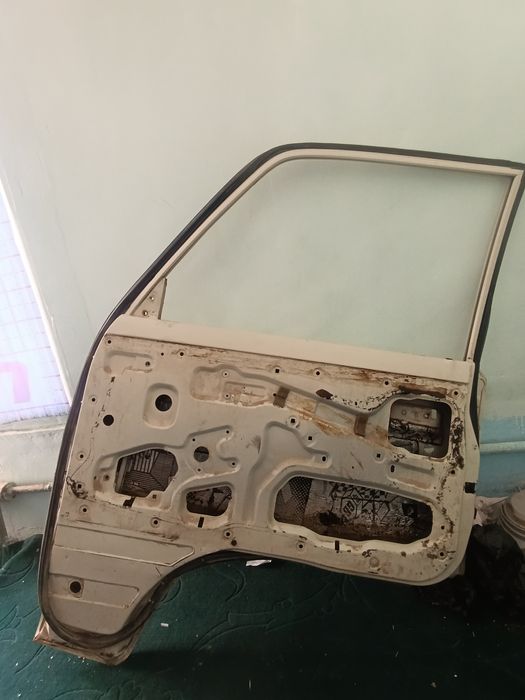 Damas oʻng taraf eshik