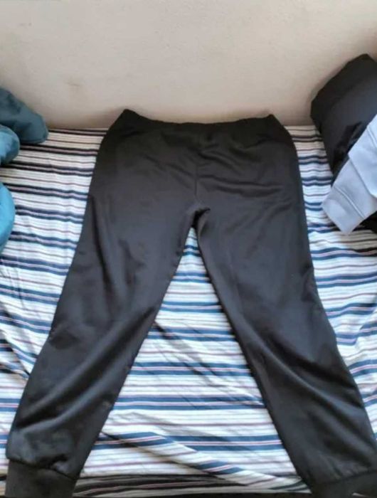 Pantaloni trening
