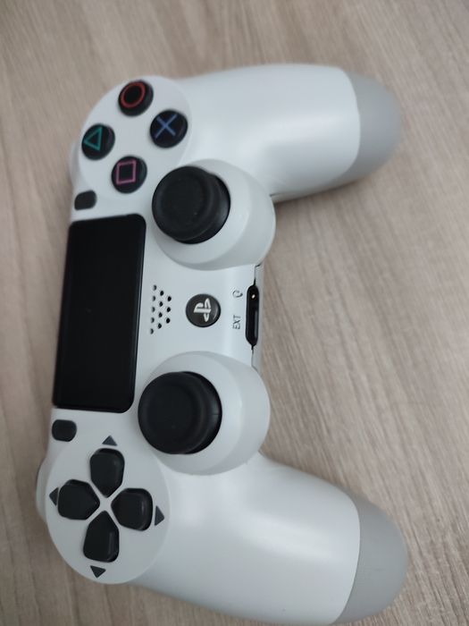 Продам джойстик ps4