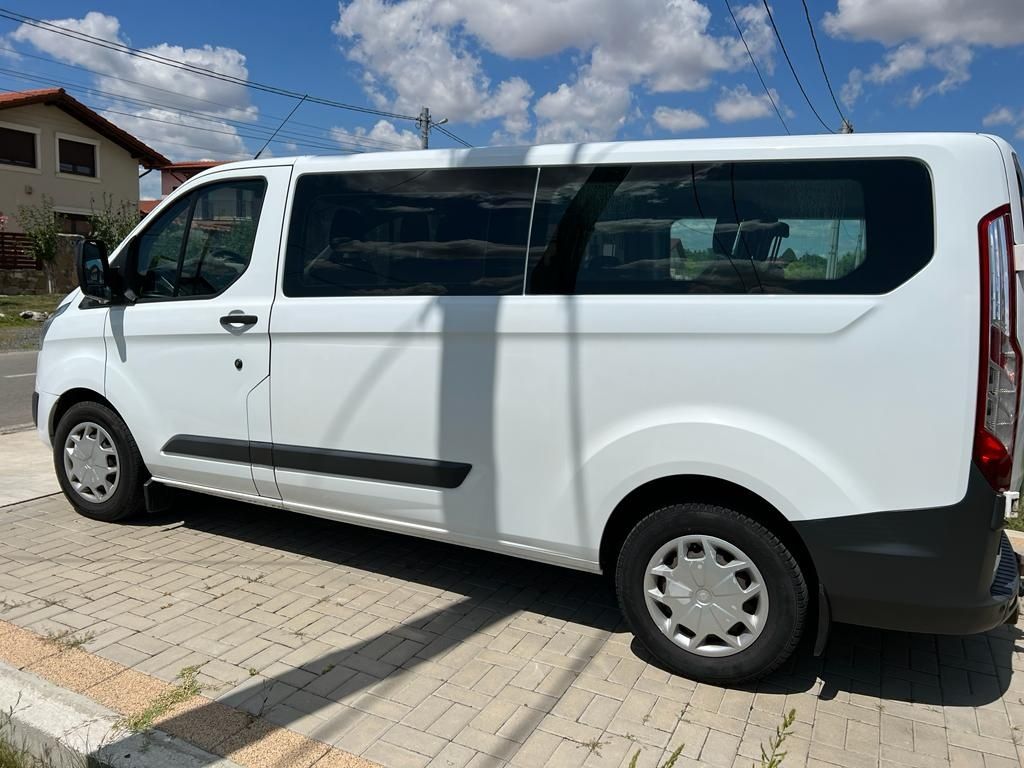 Închiriez microbuz Ford Transit Custom 8+1 locuri