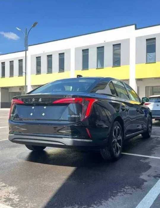 Hongqi eqm5 2025yili 500km