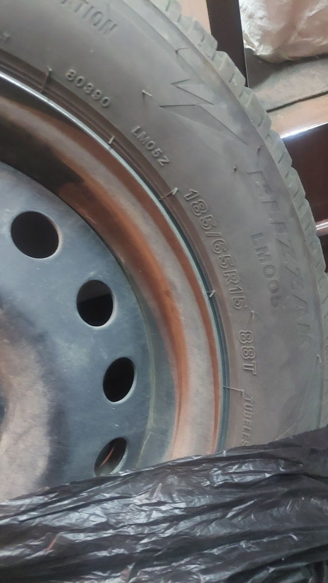 Метални джанти с гуми 15 Нисан