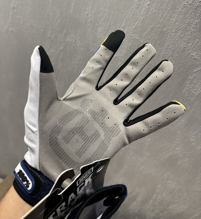 Мотокрос Екип Husqvarna