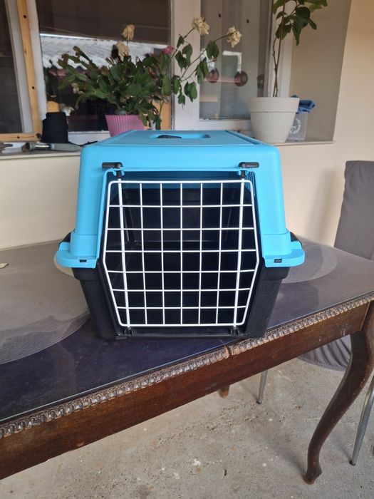 Vând cuscă pentru transport animale