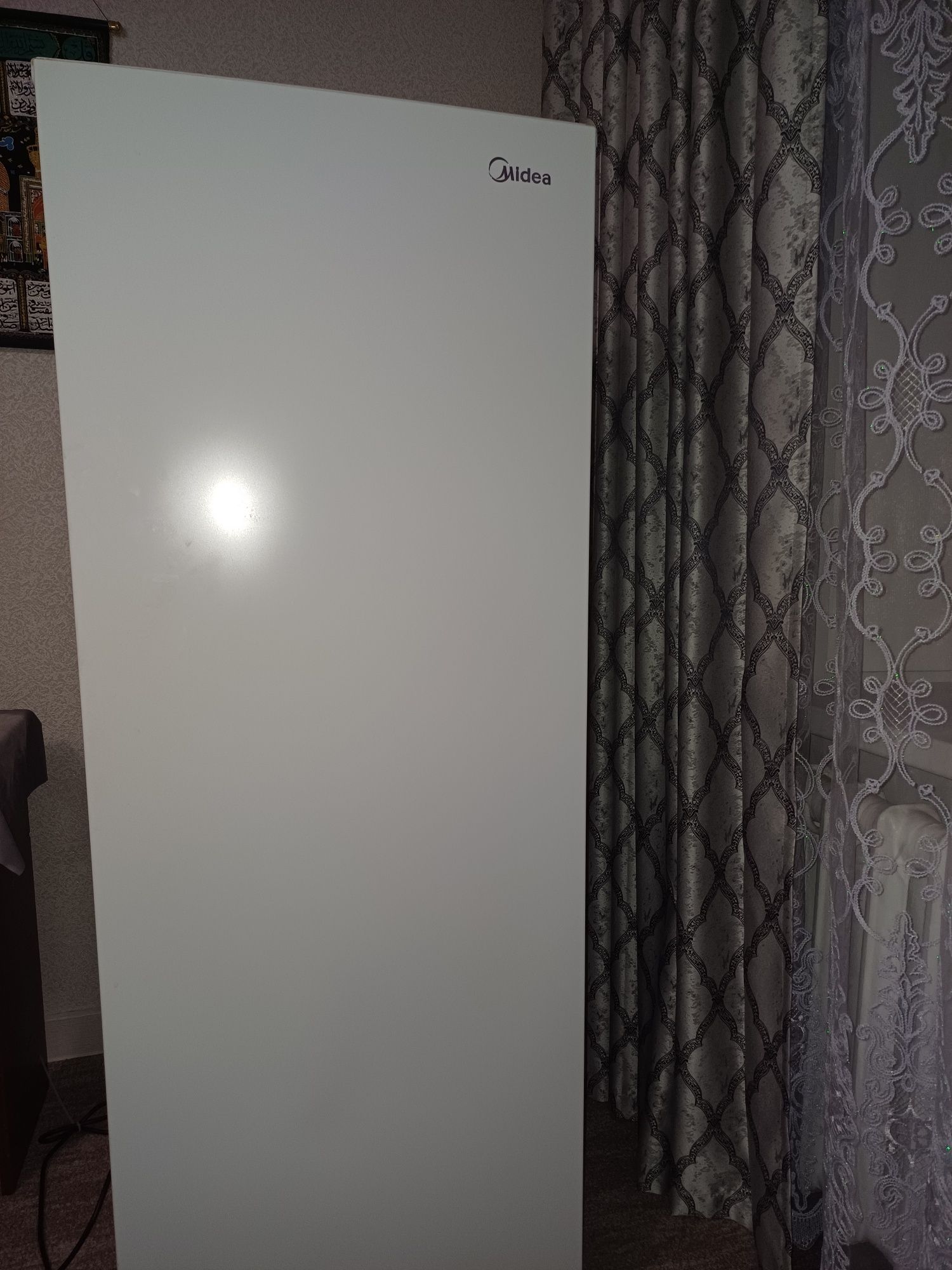 Продам морозильную камеру Midea.