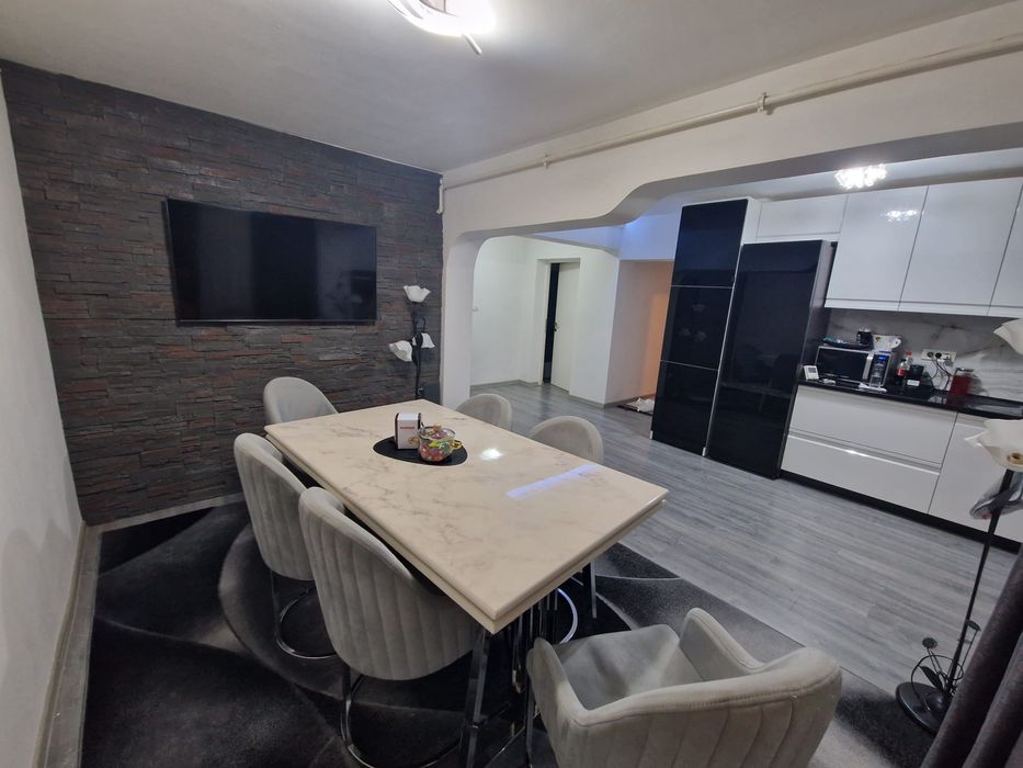 Apartament 3 camere la Vila