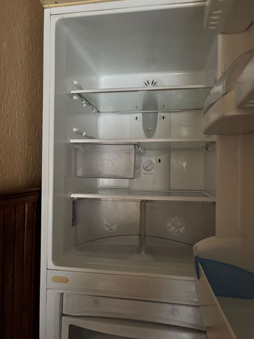Хладилник с фризер