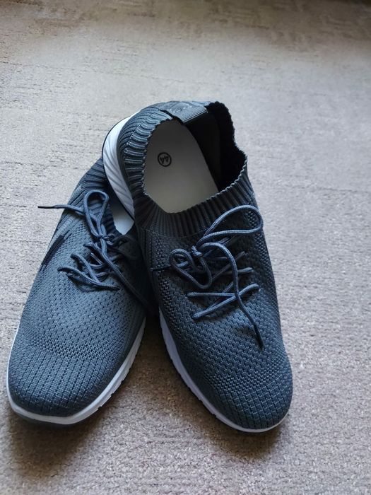 Adidasi dama marimea 40 si barbatesti marimea 44 noi