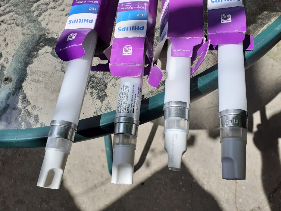 Neoane de vânzare  pe led.⁹