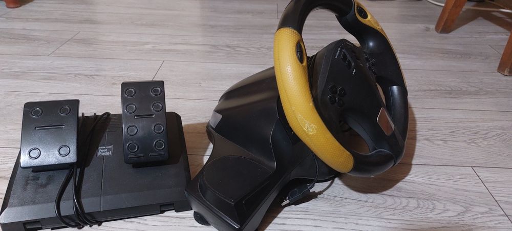 Vând ps4 slim, volan myria și 6 jocuri