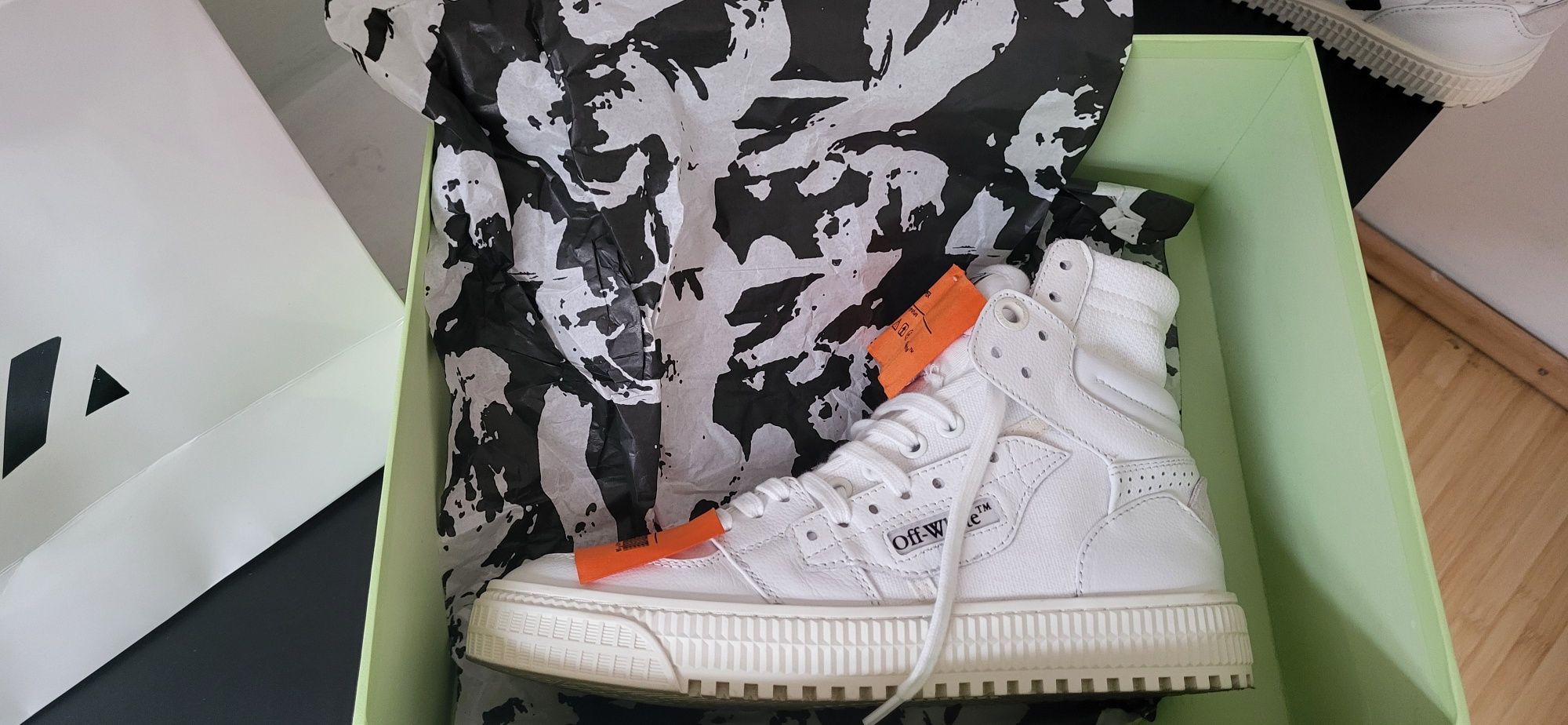 Vând Off White Court 3.0