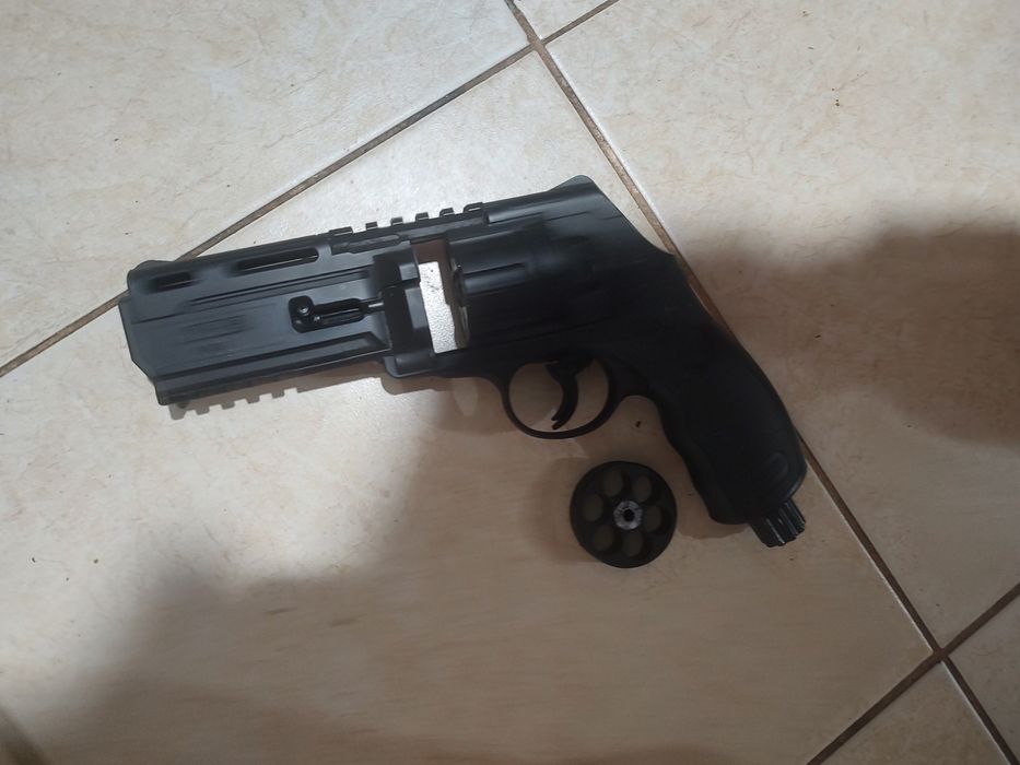 Vand pistol cu bile