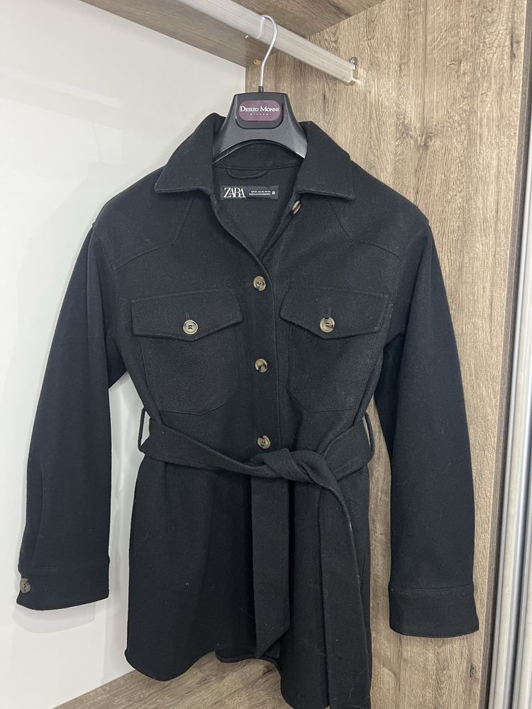 Връхна дреха ZARA